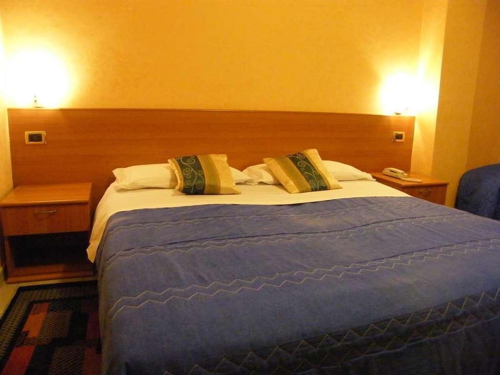 Hotel Residence Memmina Frosinone Room photo