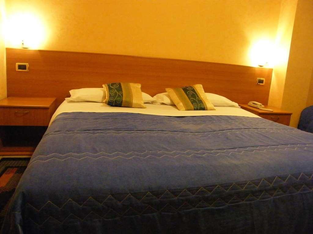 Hotel Residence Memmina Frosinone Room photo